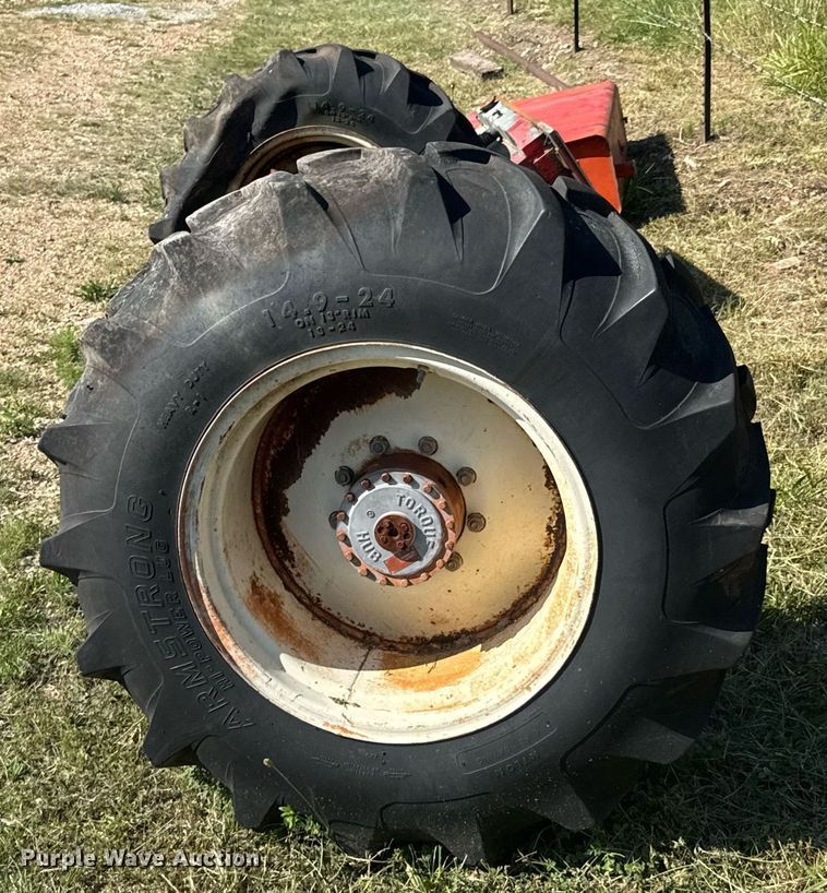 image for item DU9430 White 8700 Combine Parts