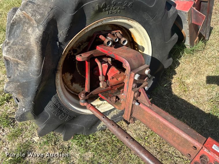 image for item DU9430 White 8700 Combine Parts