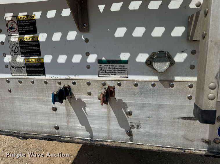 image for item DW3408 2005 Wilson DWH-500 grain trailer