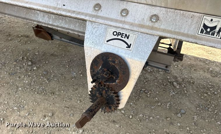 image for item DW3408 2005 Wilson DWH-500 grain trailer