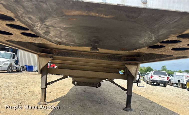 image for item DW3408 2005 Wilson DWH-500 grain trailer