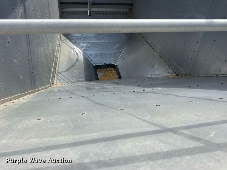 image for item DW3408 2005 Wilson DWH-500 grain trailer