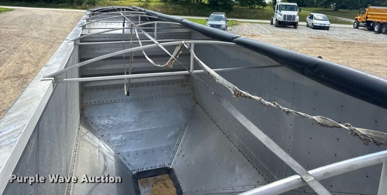 image for item DW3408 2005 Wilson DWH-500 grain trailer