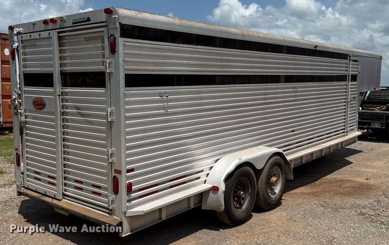 image for item DW5130 1996 Sundowner livestock trailer