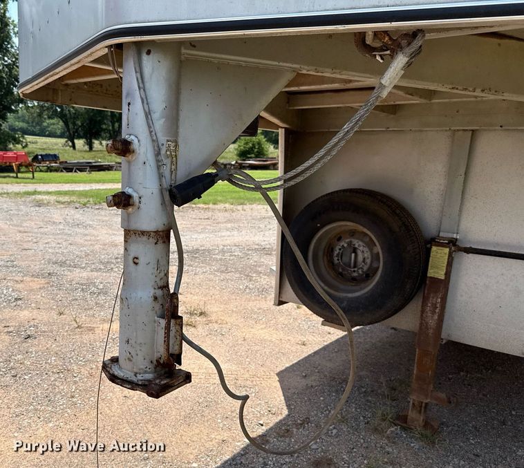 image for item DW5130 1996 Sundowner livestock trailer