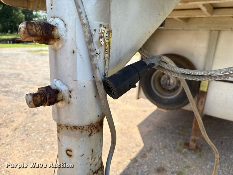 image for item DW5130 1996 Sundowner livestock trailer