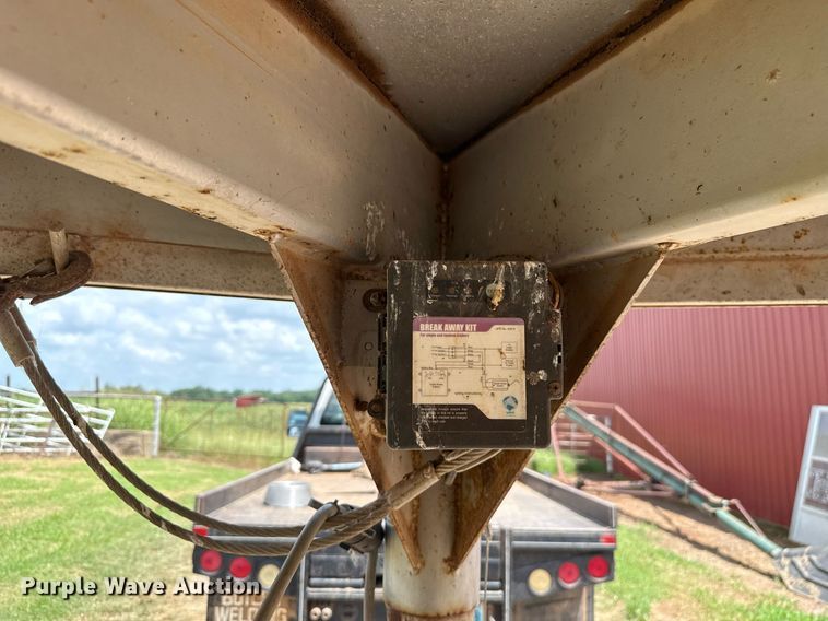 image for item DW5130 1996 Sundowner livestock trailer