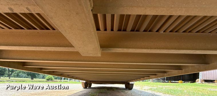 image for item DW5130 1996 Sundowner livestock trailer