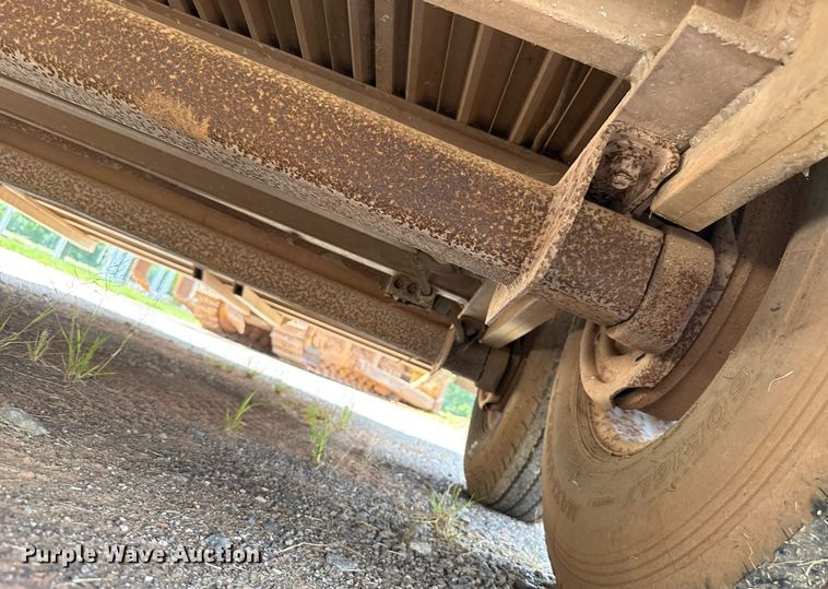 image for item DW5130 1996 Sundowner livestock trailer