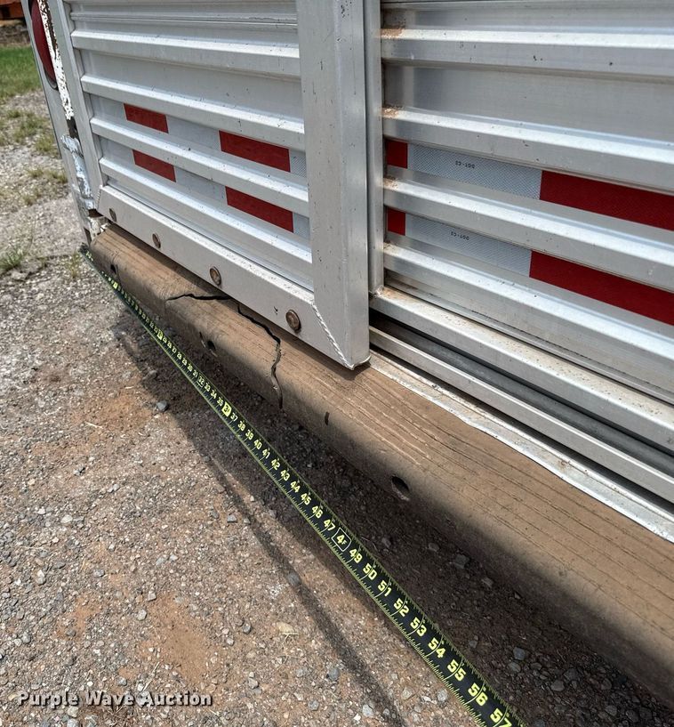 image for item DW5130 1996 Sundowner livestock trailer