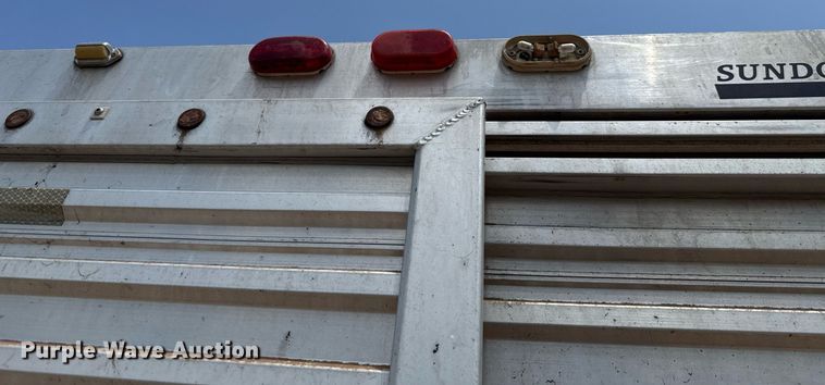 image for item DW5130 1996 Sundowner livestock trailer