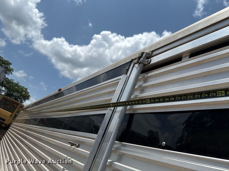 image for item DW5130 1996 Sundowner livestock trailer