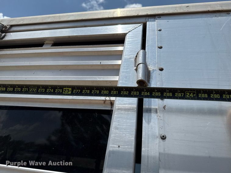 image for item DW5130 1996 Sundowner livestock trailer