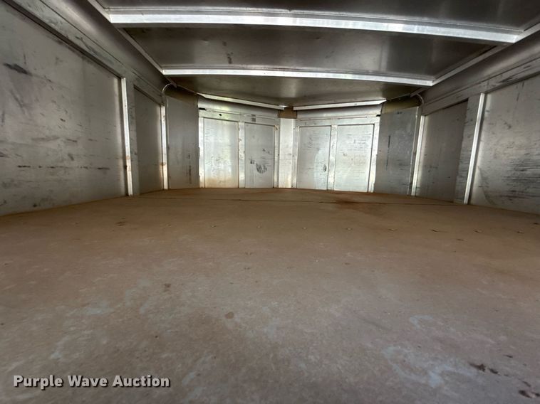 image for item DW5130 1996 Sundowner livestock trailer