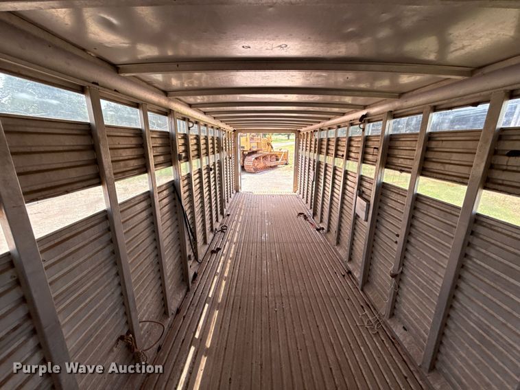 image for item DW5130 1996 Sundowner livestock trailer