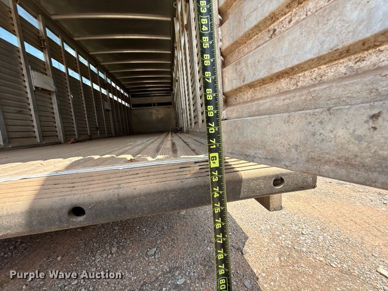 image for item DW5130 1996 Sundowner livestock trailer