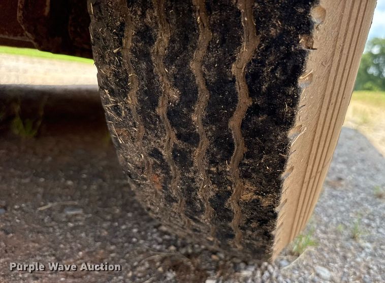 image for item DW5130 1996 Sundowner livestock trailer