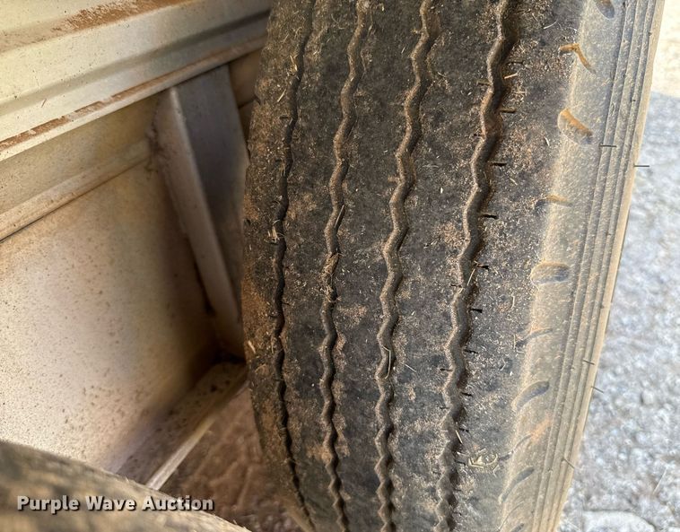 image for item DW5130 1996 Sundowner livestock trailer