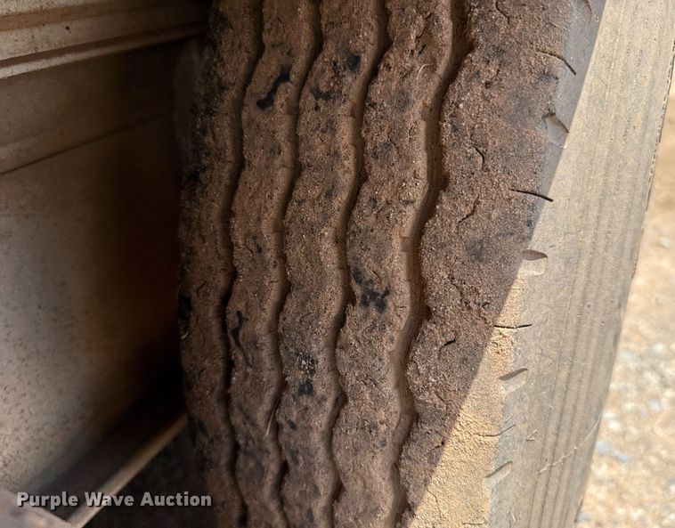 image for item DW5130 1996 Sundowner livestock trailer