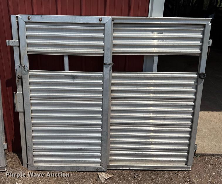 image for item DW5130 1996 Sundowner livestock trailer