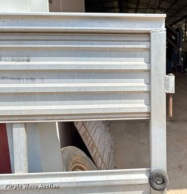 image for item DW5130 1996 Sundowner livestock trailer