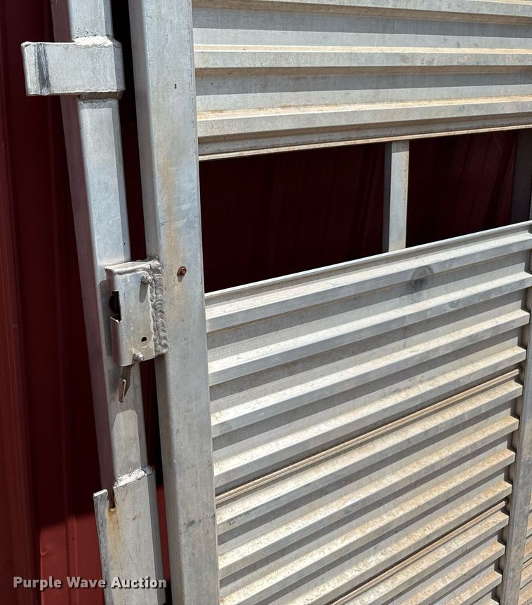 image for item DW5130 1996 Sundowner livestock trailer