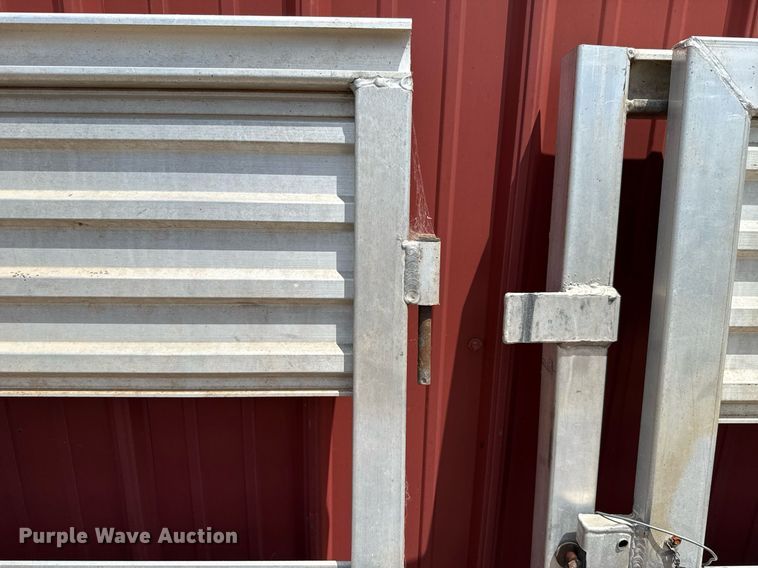 image for item DW5130 1996 Sundowner livestock trailer