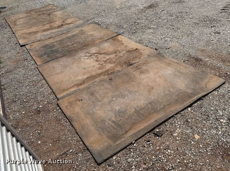 image for item DW5130 1996 Sundowner livestock trailer