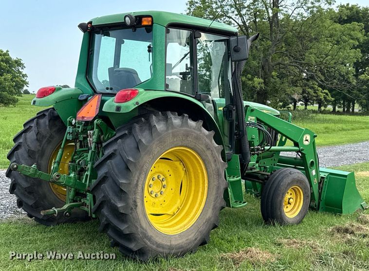 image for item DW5148 2005 John Deere 6420 tractor