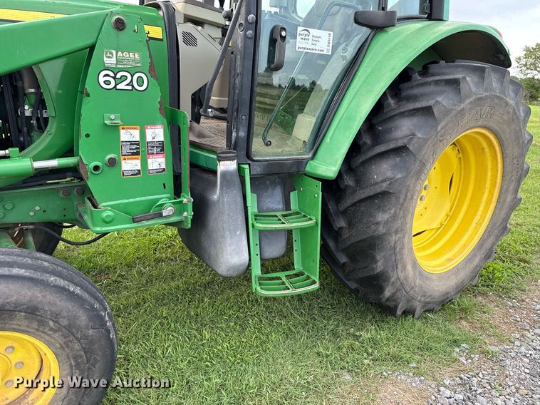 image for item DW5148 2005 John Deere 6420 tractor