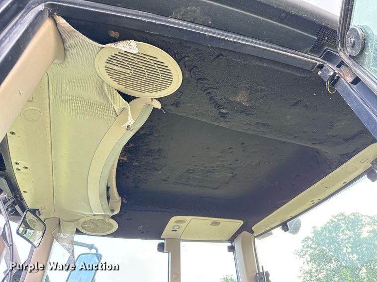 image for item DW5148 2005 John Deere 6420 tractor