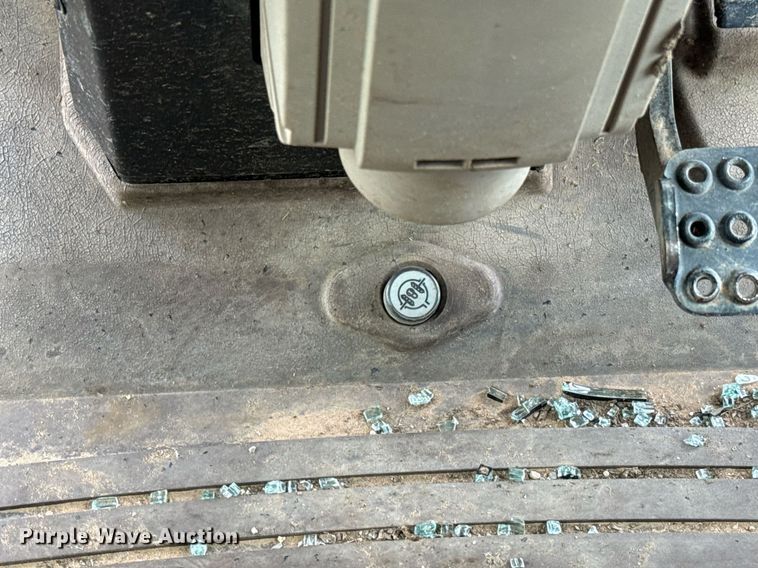 image for item DW5148 2005 John Deere 6420 tractor