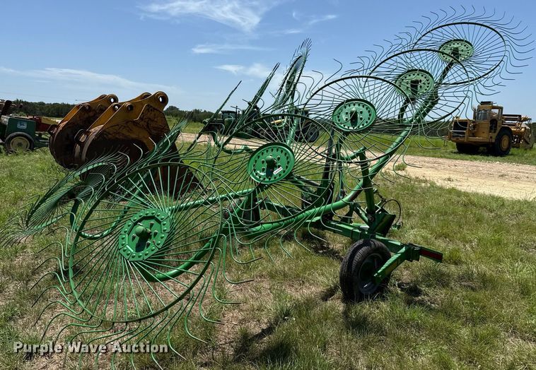 image for item DX5646 Frontier WR1010 hay rake