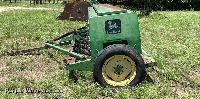 image for item DX5649 John Deere 450 grain drill
