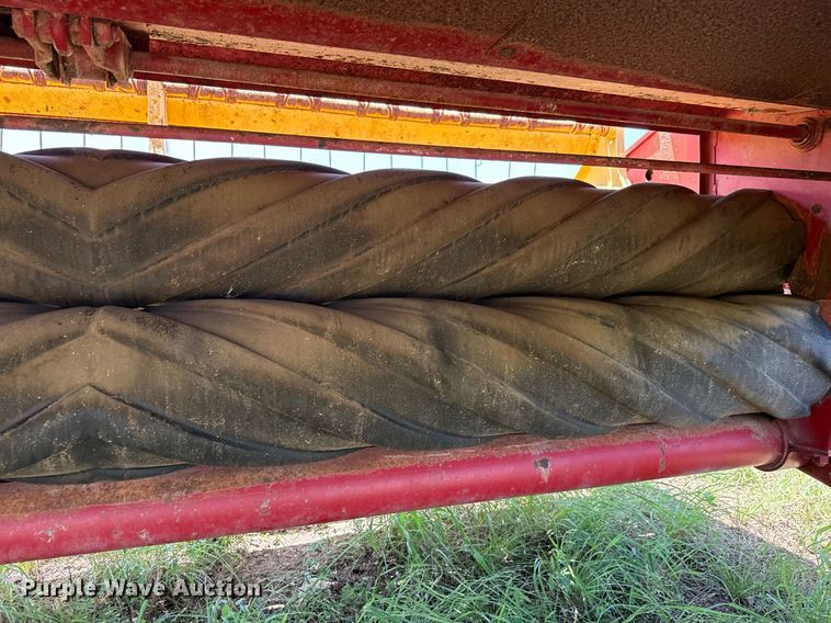 image for item DX5650 New Holland 1465 swather / windrower