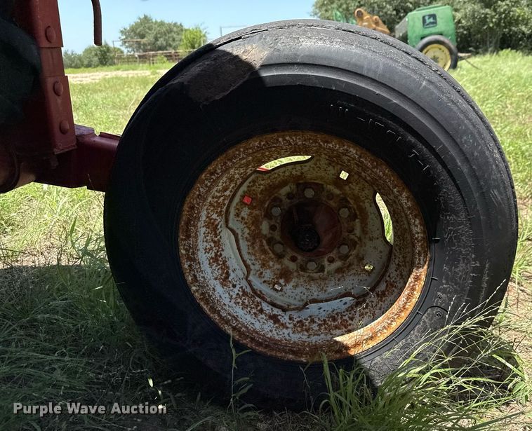 image for item DX5650 New Holland 1465 swather / windrower