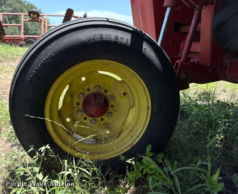 image for item DX5650 New Holland 1465 swather / windrower