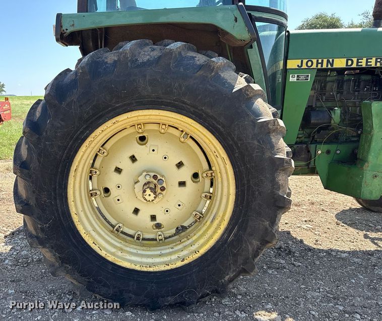 image for item DX5656 John Deere 4240  tractor