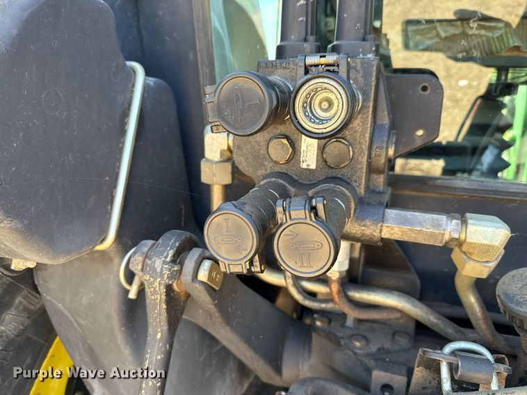 image for item DX5658 2006 John Deere 5525 MFWD tractor