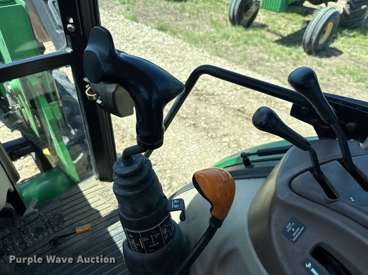 image for item DX5658 2006 John Deere 5525 MFWD tractor