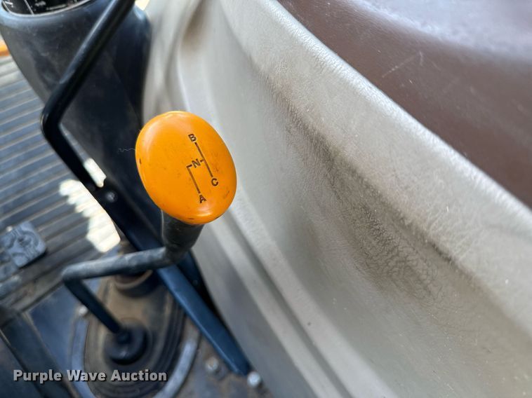 image for item DX5658 2006 John Deere 5525 MFWD tractor