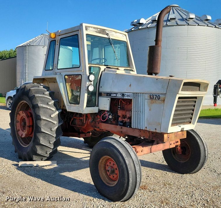 image for item DX7181 1973 Case 1370 tractor