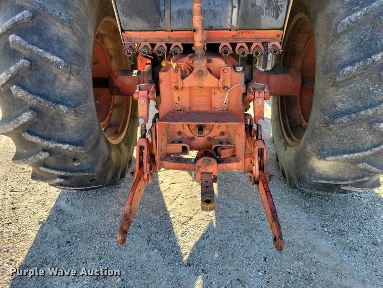 image for item DX7181 1973 Case 1370 tractor