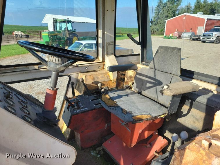 image for item DX7181 1973 Case 1370 tractor