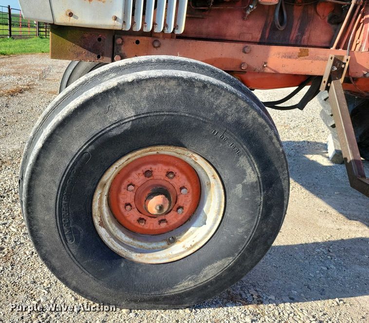 image for item DX7181 1973 Case 1370 tractor