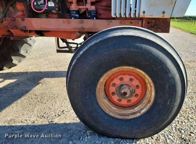 image for item DX7181 1973 Case 1370 tractor