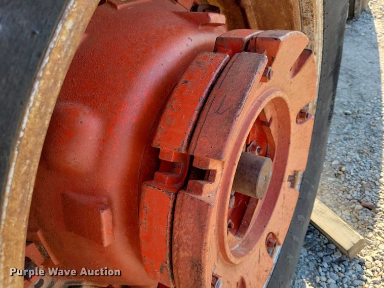 image for item DX7181 1973 Case 1370 tractor