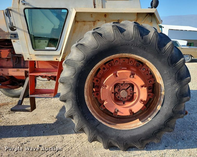 image for item DX7181 1973 Case 1370 tractor