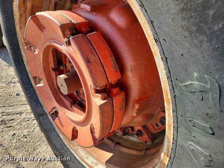 image for item DX7181 1973 Case 1370 tractor