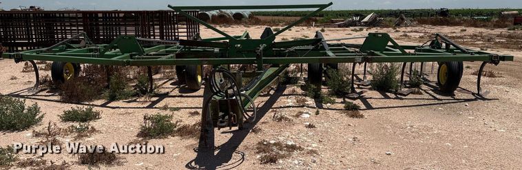 image for item DX8047 John Deere 610 field cultivator